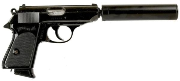 Пистолет Walther PPK послевоенного выпуска с глушителем - комбинация, прочно ассоциируемая с Джеймсом Бондом, агентом 007.