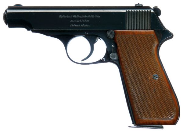 Экспериментальный пистолет Walther "Polizei modell", послуживший прототипом для PP; он имел 10-зарядный магазин и предохранитель на рамке.