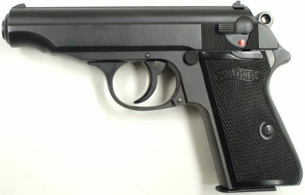Типичный и самый массовый вариант пистолета Walther PP, выпускавшийся до и во время Второй Мировой войны, калибр 7,65мм.