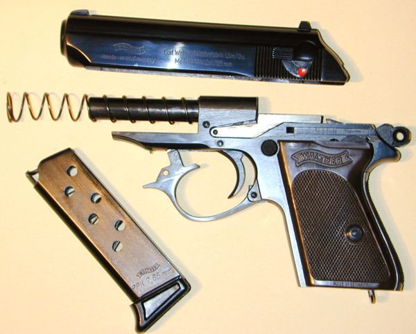 Пистолет Walther PPK, неполная разборка.